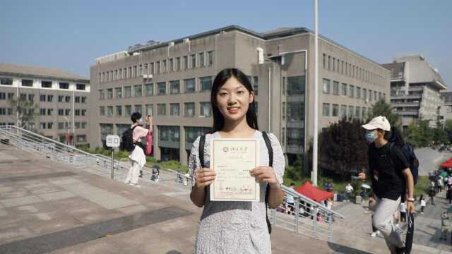 北大高颜女生报到分享学习经验:喜欢金融也爱演戏,会劳逸结合