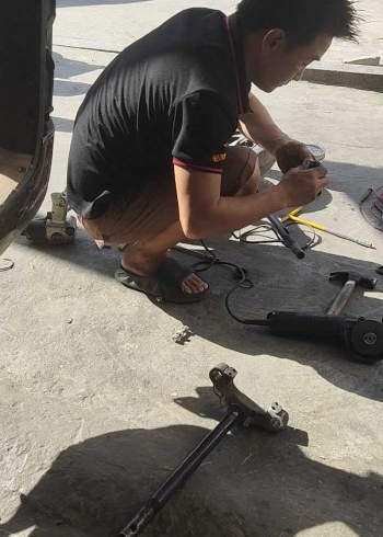 电动车龙头足寸坏了,换个足寸要150元,感觉有点贵,没办法也要换,因为