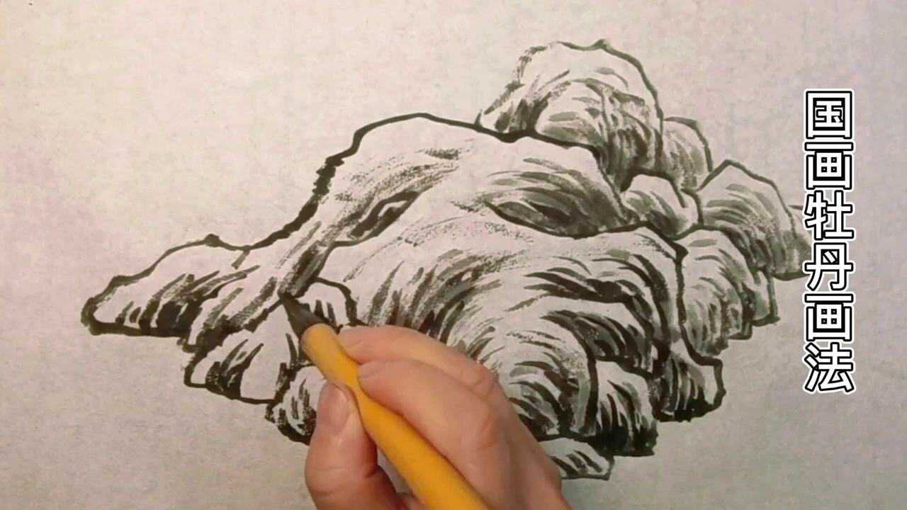 国画山水技法山石皴法,且注意皴上不皴下,遵循阴阳向背的原则_腾讯视频