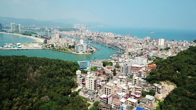 航拍广东惠州双月湾海景,西班牙风景小镇,鸟瞰像两轮新月,超美