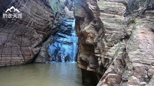 舟行碧波上,人在画中游,河南新安龙潭大峡谷龙山天池风光