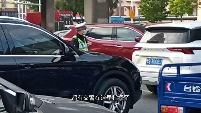 东莞大朗部分社区解封,道路出现交通拥堵