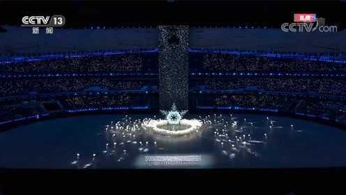 北京冬奥会开幕式，600名小朋友手持和平鸽自由奔放地表演《闪亮的雪花》，有只掉队的小鸽子被拉了回来，寓意深远，暗指台湾早点回家？一‘鸽’都不能少！