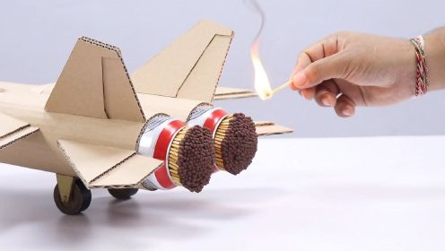 用火柴点燃制作的纸壳飞机，老外亲自实验，最终能成功起飞吗？