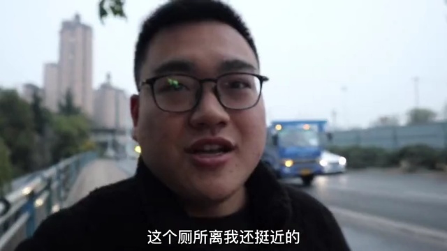 真的有“滴滴拉屎”这个软件?用他来找厕所,结果把我带到了荒地