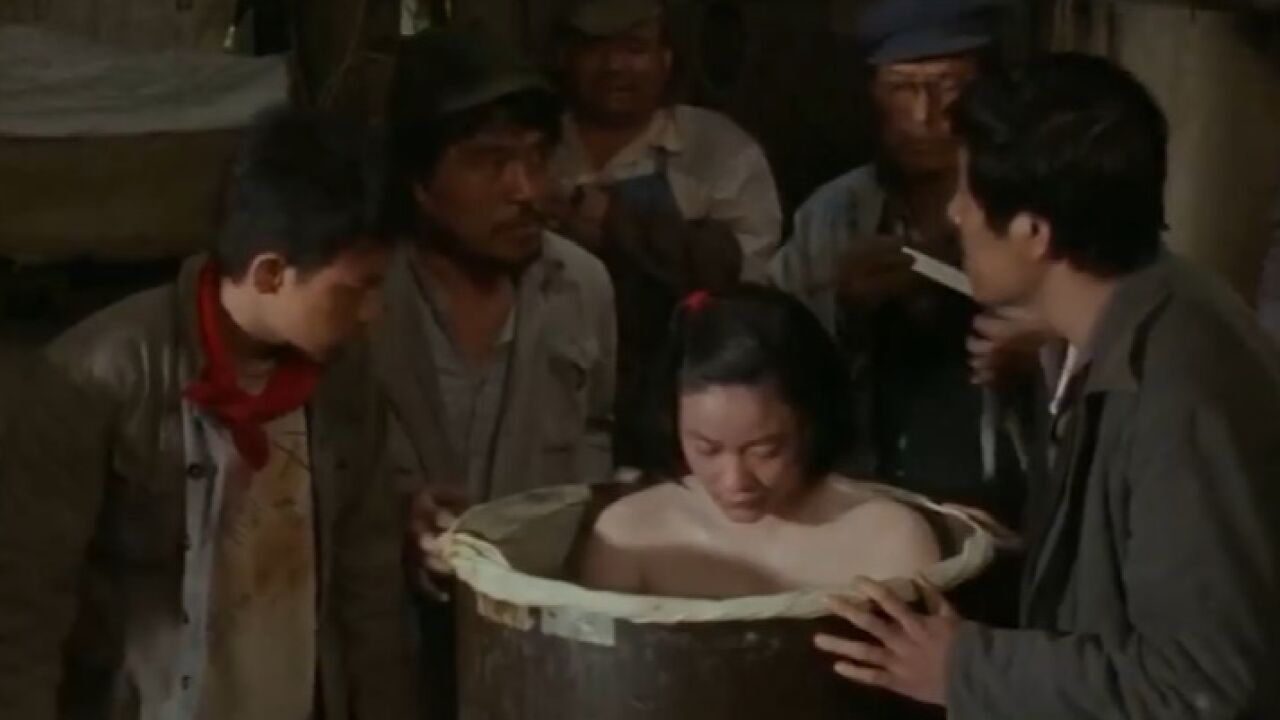 贩母;母亲为了儿子的彩礼钱，甘心把自己卖给七个男人，人生更加悲惨_高清