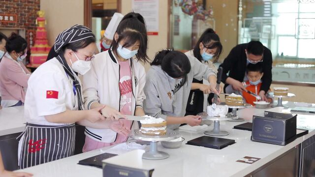 乌鲁木齐新东方技工学校五一研学游——西点体验