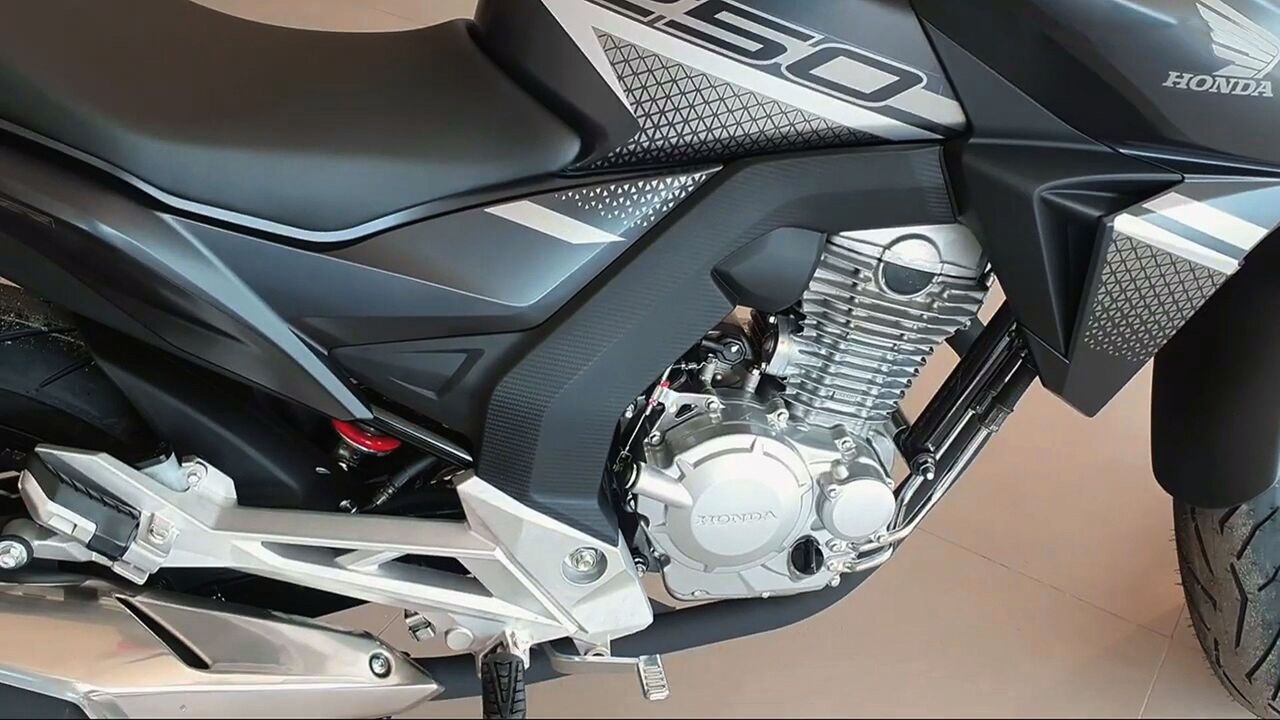 2022本田新款街车cb250,售价32000元,高颜值低油耗,配abs_腾讯视频