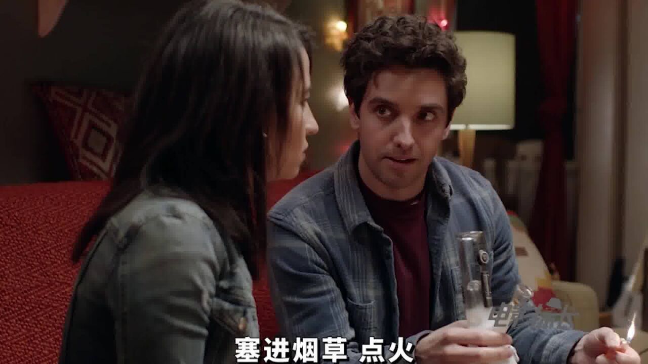 宅男偶然间得到一个瓶子,没想到能穿越时空《穿越烟壶》