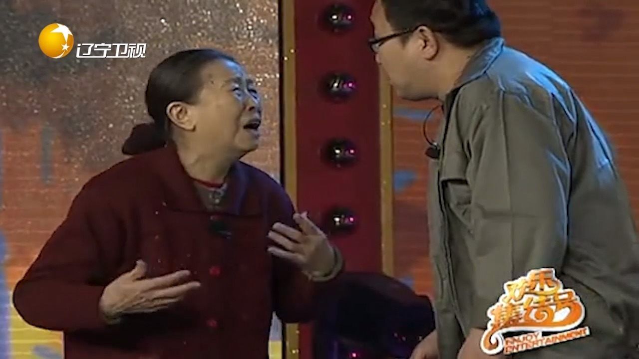 小品《开门》:句号回家被当成小偷,包袱频甩全场爆笑不断