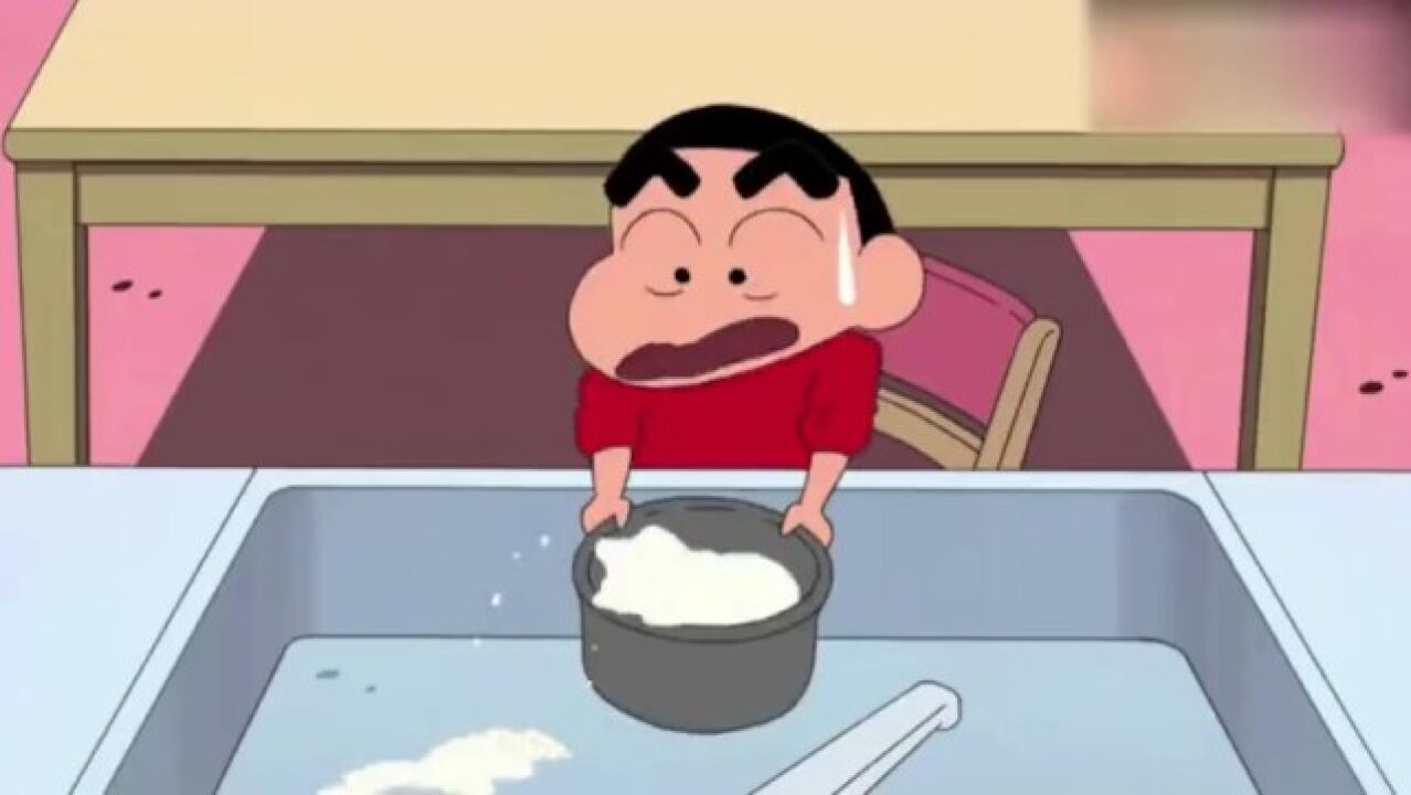 蜡笔小新第一次做饭,还那么认真,贴心的孩子!