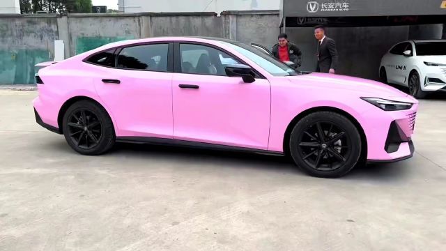 长安推出一款男女通吃的"颜值猛将" 电动升降尾翼,原厂声浪还有这粉色