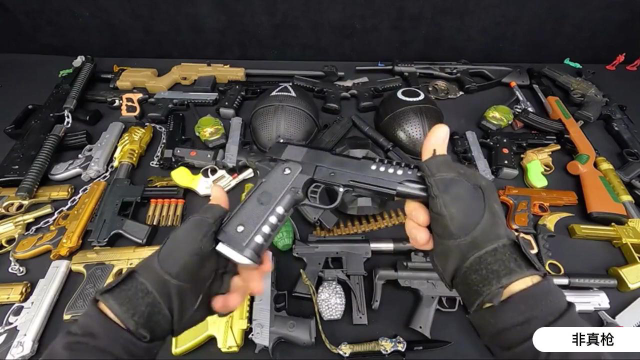 各种各样的玩具枪,加长版的手枪见过没