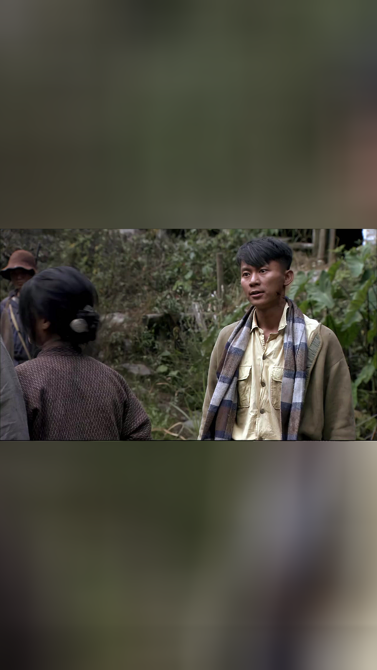 生死线:龙文章看到了天上的信号弹,连忙跑去观察