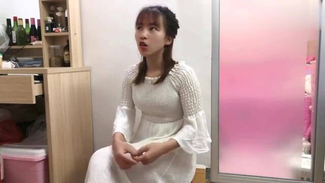 广东东莞鞋厂老板新招了一个助理,长相甜美身材又好,老板一直夸聪明能干