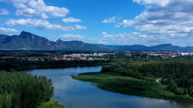 航拍雨后碧水蓝天绽美景!北京延庆最美冬奥城入画来