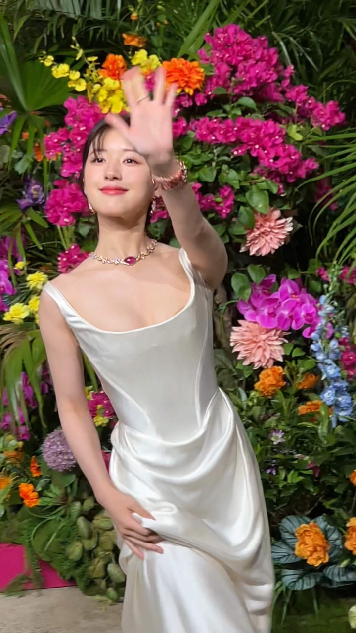 赵露思 白色抹胸长裙 妥妥的小仙女一枚 _腾讯视频