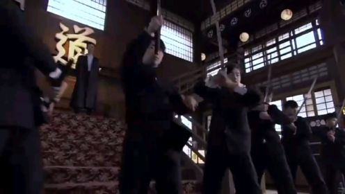高手一人横扫日本武馆，大街上六个鬼子欺负一中国姑娘，被两壮汉暴揍。