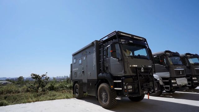 四驱重卡越野房车,中国重汽新重汽曼恩豪沃无疆尊享版可选装升顶露台!