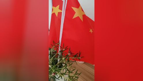 中华人民共和国国旗五星红旗的设计者曾联松背后故事。让我们一起来聆听他是如何设计成一幅优美的画卷，