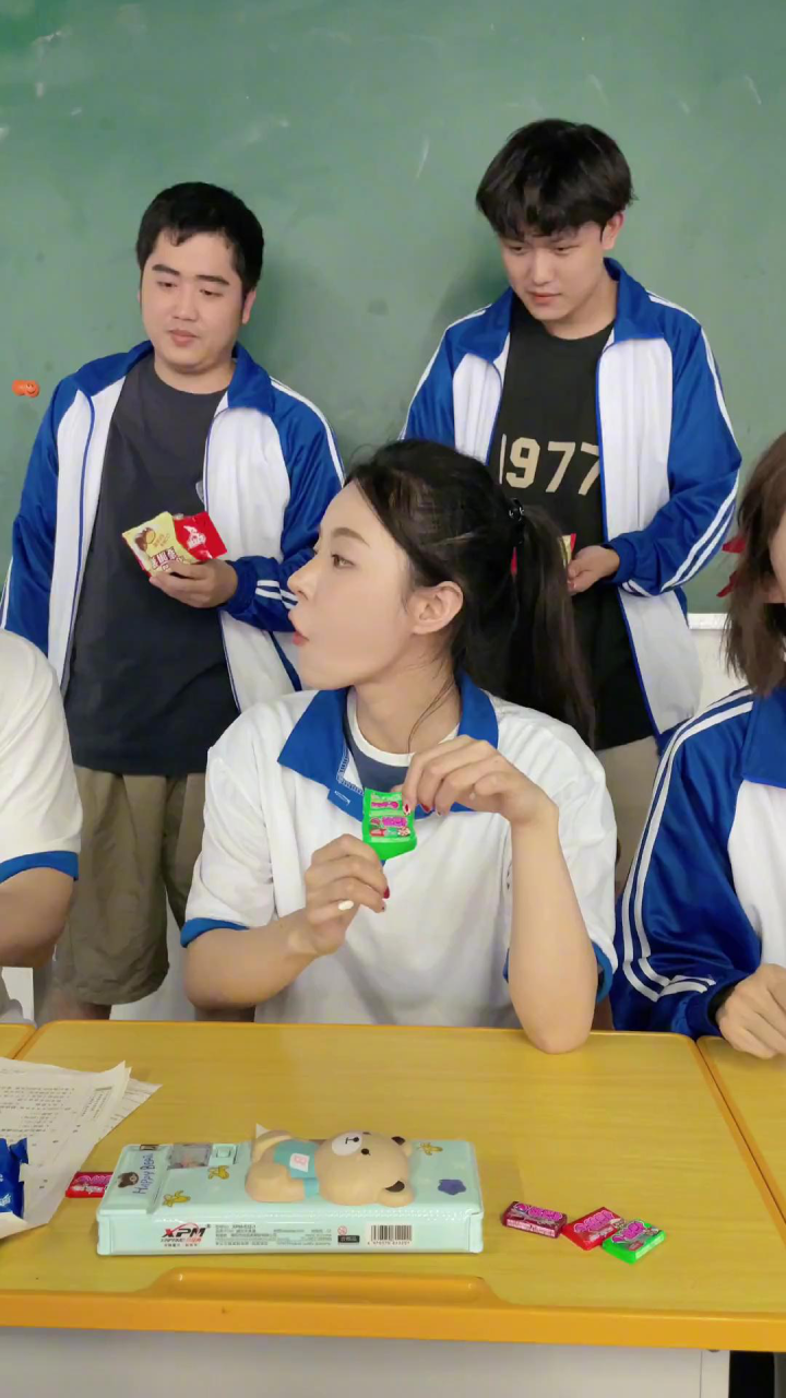 当学校突然安排体检时，难得迎来了专属于女生的美好时刻！_高清