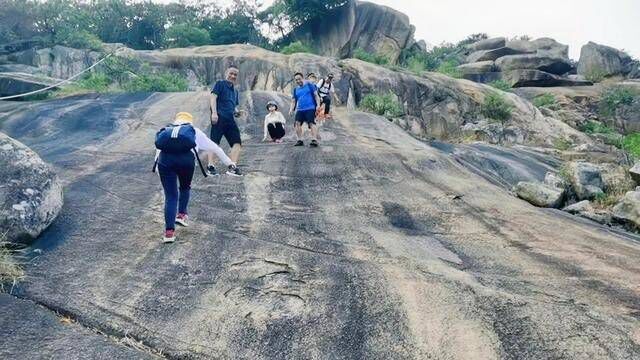 出门一个人,爬山一群人;不怕不认识,来了就熟悉;欢迎加入厦门随行户外俱乐部,咱们一起随心去驴行…#厦门户外张歌去哪玩