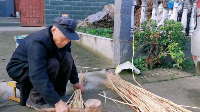 绪刚说事周至见闻:传统手艺,实录关中农村老人缚笤帚过程