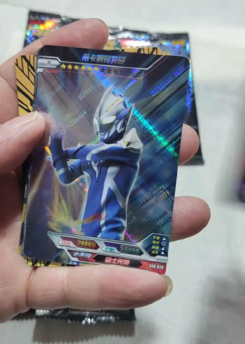 拆奥特曼荣耀卡包17弹,这次居然拆到了稀有dhr泽塔