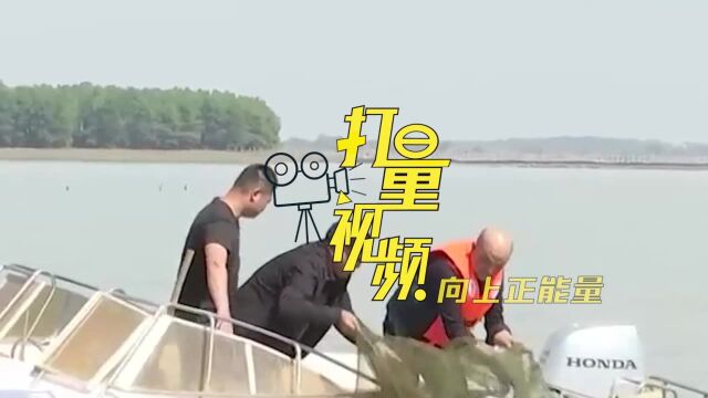 繁忙捕捞季到来,各类特色水产迎丰收,渔民收获忙