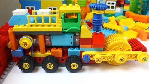 儿童喜爱的压路机卡车造型的乐高积木搭建益智电动积木亲子玩具