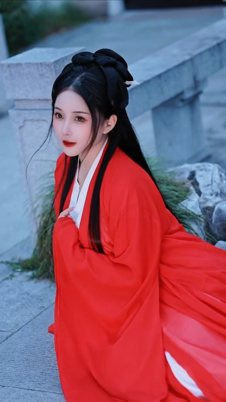 越过时空,一袭红装在等谁?#古风