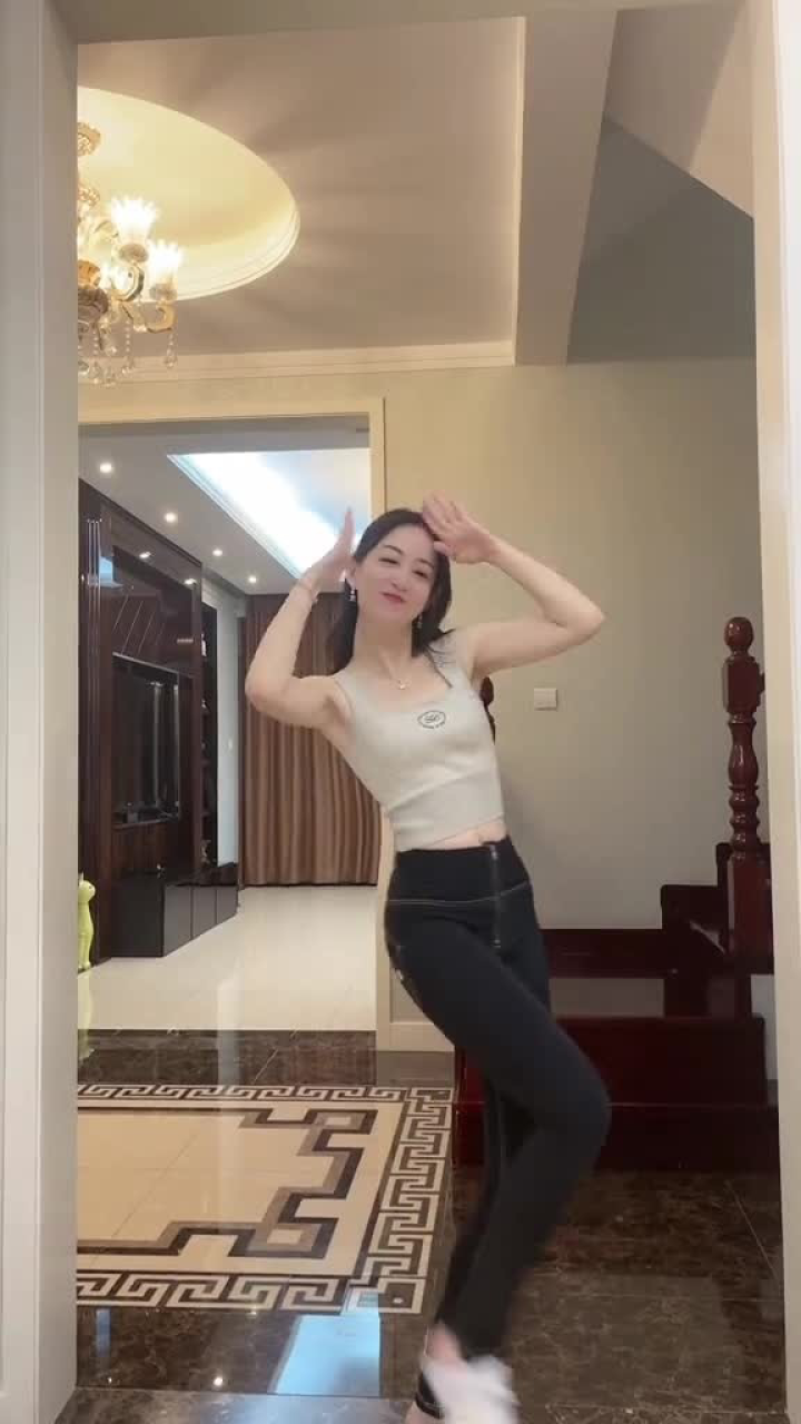 女人三十如狼,四十如虎,哈哈,这如狼似虎的年龄好可怕.