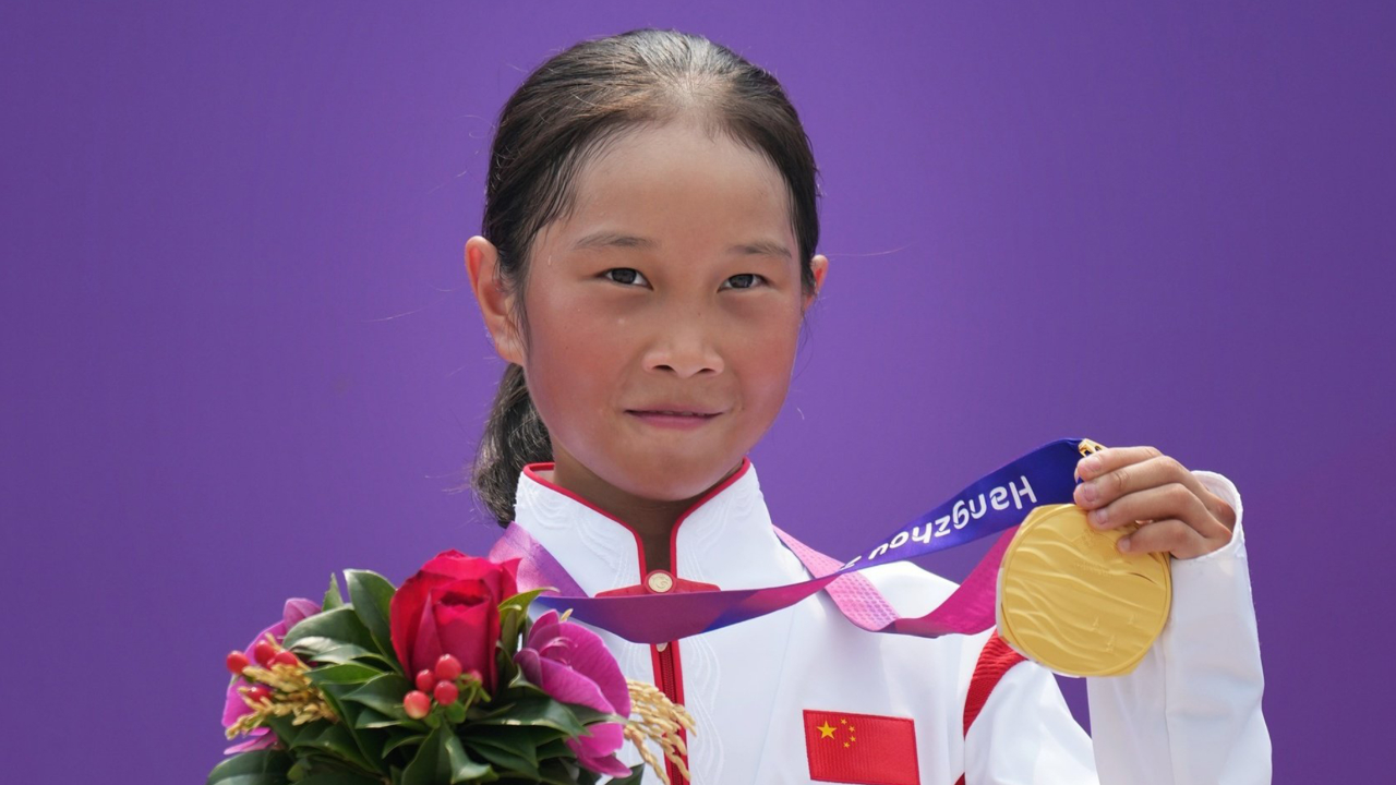 13岁天才少女成中国最年轻亚运冠军,苦练滑板3年,崔宸曦牛了