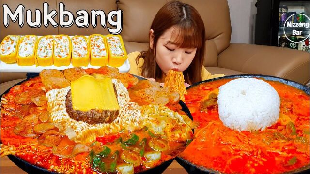 Mukbang 香辣炖香肠 拉面 鸡蛋卷