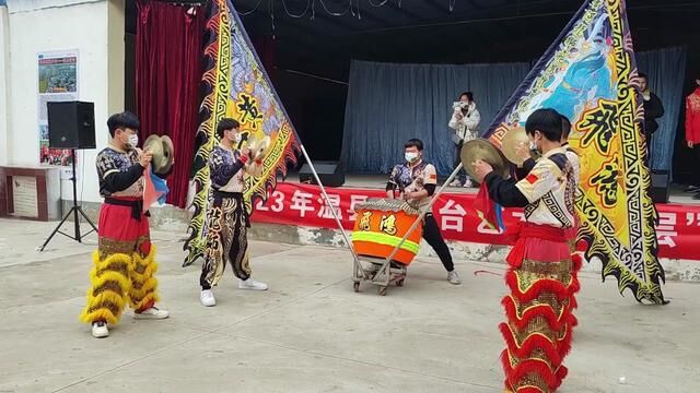 焦作非遗——武陟黄河龙狮走进河南传统村落温县段村 #舞狮 #舞狮表演 #龙狮文化 #遇见焦作