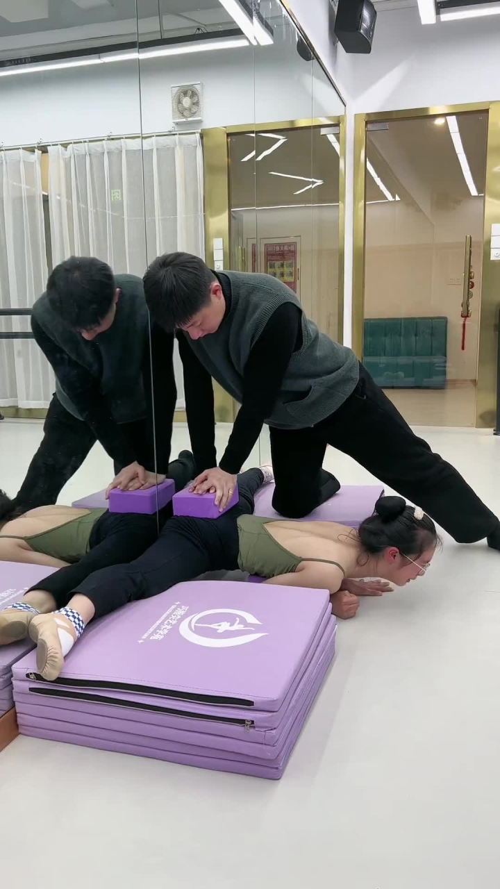 好的横叉都是练出来的,压出来的舞蹈基本功 软开度训练 每日一练基本