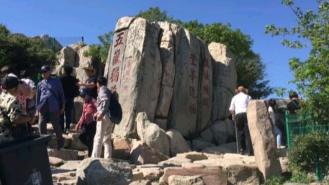 泰山景区男厕里挤满女性,景区需加强管理,避免误解