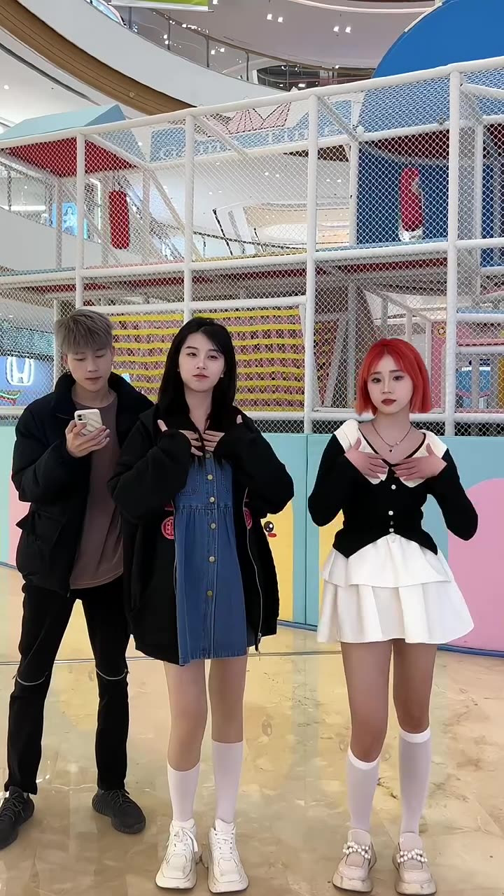 商场好多人,真的是勇气大爆发了 于清很ok· 本豪.h #勇气大爆发