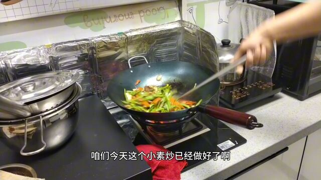 大鱼大肉吃腻了怎么办?厨师长艳辉给大家推荐一道小素炒,嘎嘎香