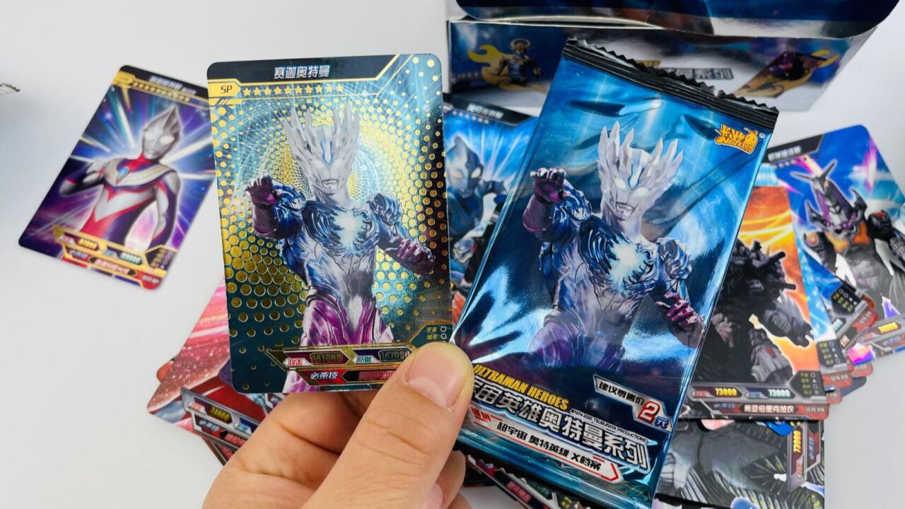 奥特曼传第23弹豪华版卡片拆箱,喜获稀有赛迦奥特曼sp卡!