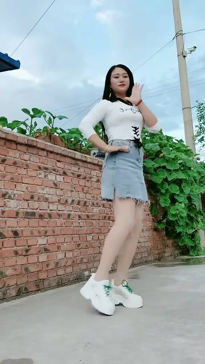 农村小媳妇跳段舞