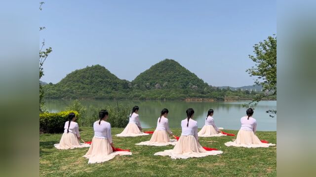 中铁八局三公司贵南引入二工区舞蹈万疆