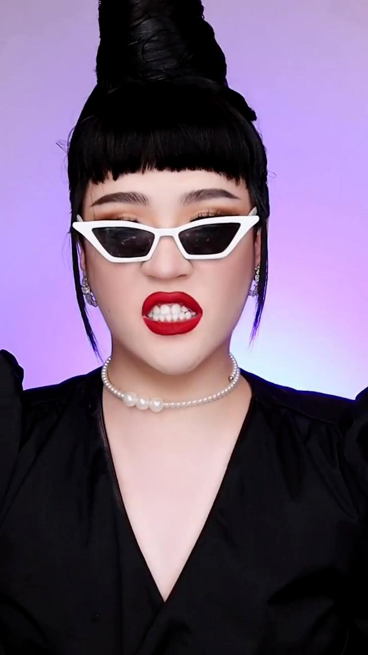 俏皮复古女王妆