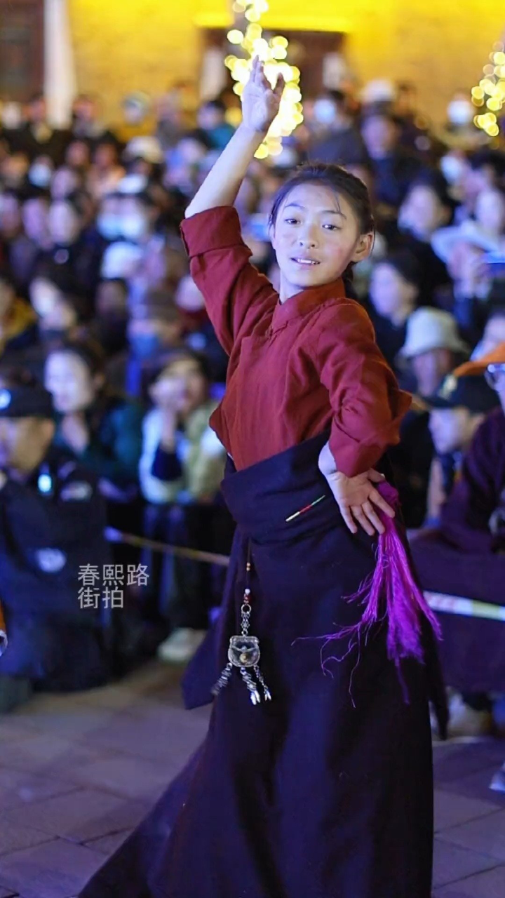 藏族小姑娘素颜自然美 还有高原红.