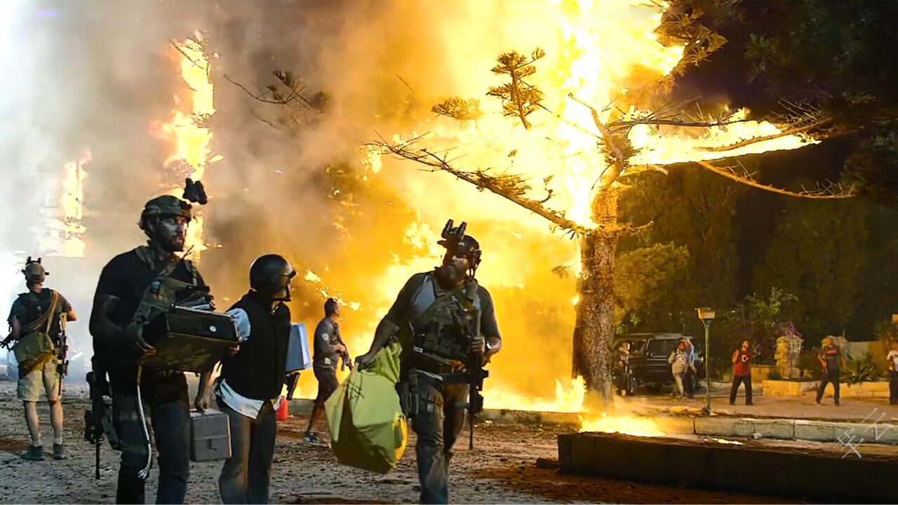 美国驻中东大使馆被火箭弹袭击,伤亡惨重,战争片