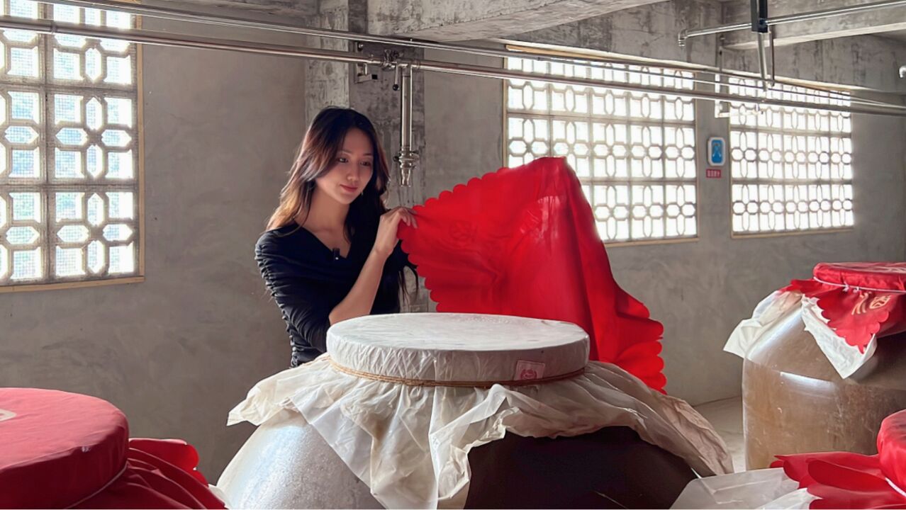 酒妹80万收30年酒王,沉默的父爱宛如一坛老酒,跨越三十年太暖心