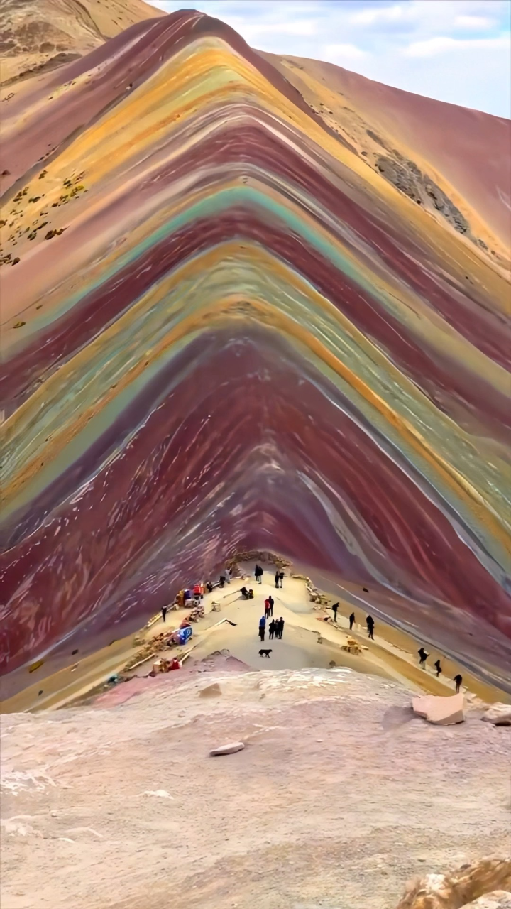 这里是地理课本上的丹霞地貌-秘鲁彩虹山