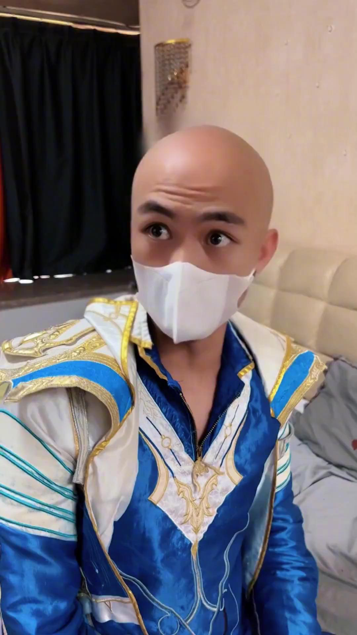 给你们看看唐三的光头,不准笑!