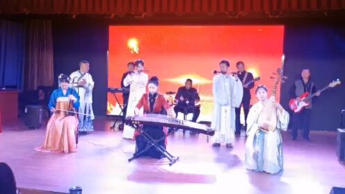 【视频新闻】汉中市交响乐协会汉风乐团（电声十民乐）今天成立。（记者   刘波）