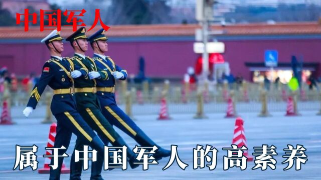 独属于中国军人的高素养:礼兵捂住刀尖,兵哥哥抱小孩上山